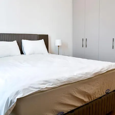 Lux Waterfront Charm 4 Apartment *